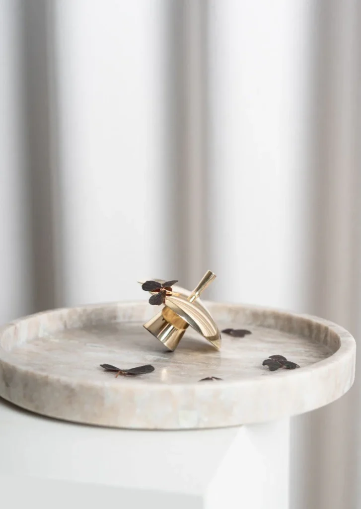 FLORA CANDLE SNUFFER BRASS